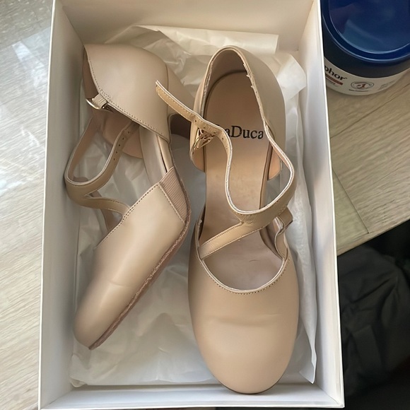 LaDuca Shoes - Size 8 LaDucas, Alexis 2.5in heel, worn once